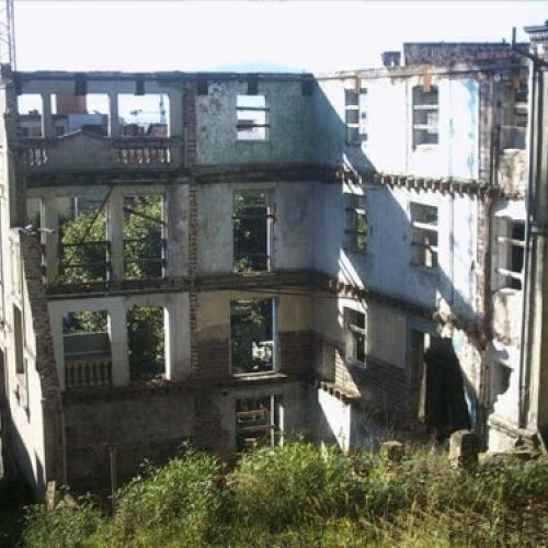 Antes edificio en Menéndez Pelayo